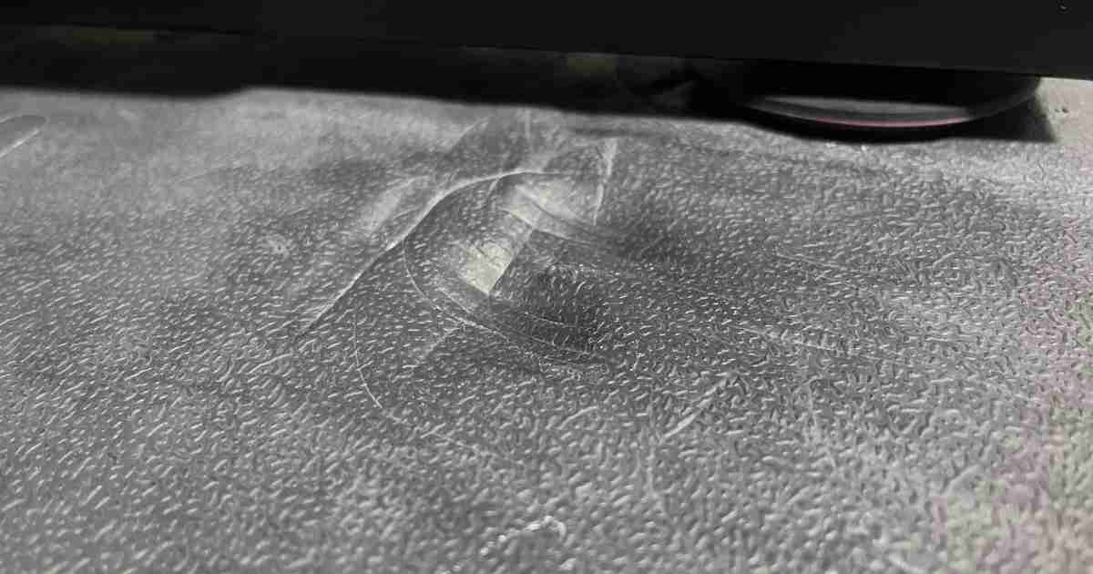 デスクキャスター床の凹み